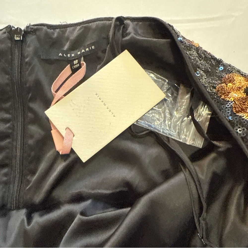 Elegant Black and Gold Floral Dress - Picture 11 of 13